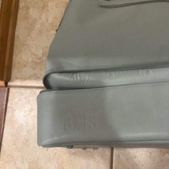 Beis Mini Weekender Travel Bag
- Slate - Picture 11 of 12